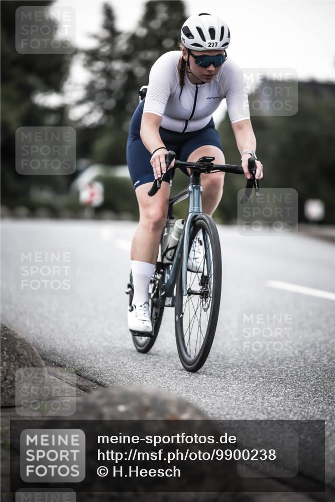 21.06.2026 - 29. Vierlanden-Triathlon H.Heesch http://msf.ph/oto/9900238 21.06.2026 10:08:48 Radfahren 30, 212, 269, 277 meine-sportfotos.de