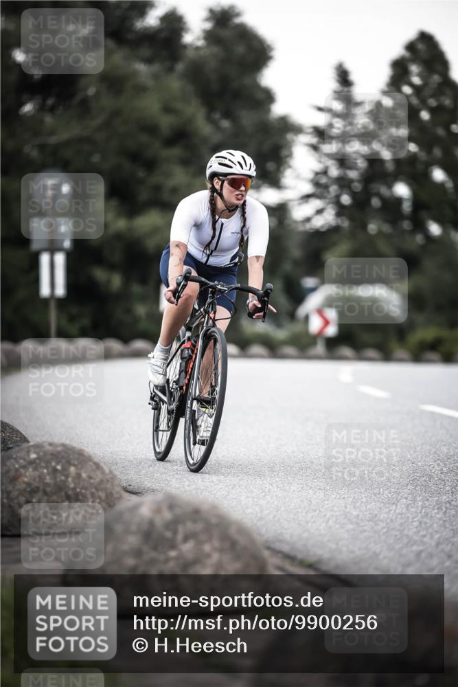21.06.2026 - 29. Vierlanden-Triathlon H.Heesch http://msf.ph/oto/9900256 21.06.2026 10:08:51 Radfahren 30, 269, 277 meine-sportfotos.de