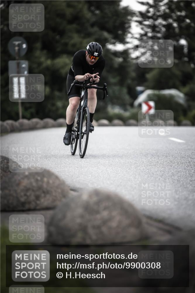 21.06.2026 - 29. Vierlanden-Triathlon H.Heesch http://msf.ph/oto/9900308 21.06.2026 10:09:05 Radfahren 313 meine-sportfotos.de