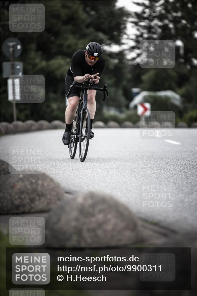 21.06.2026 - 29. Vierlanden-Triathlon H.Heesch http://msf.ph/oto/9900311 21.06.2026 10:09:05 Radfahren 313 meine-sportfotos.de