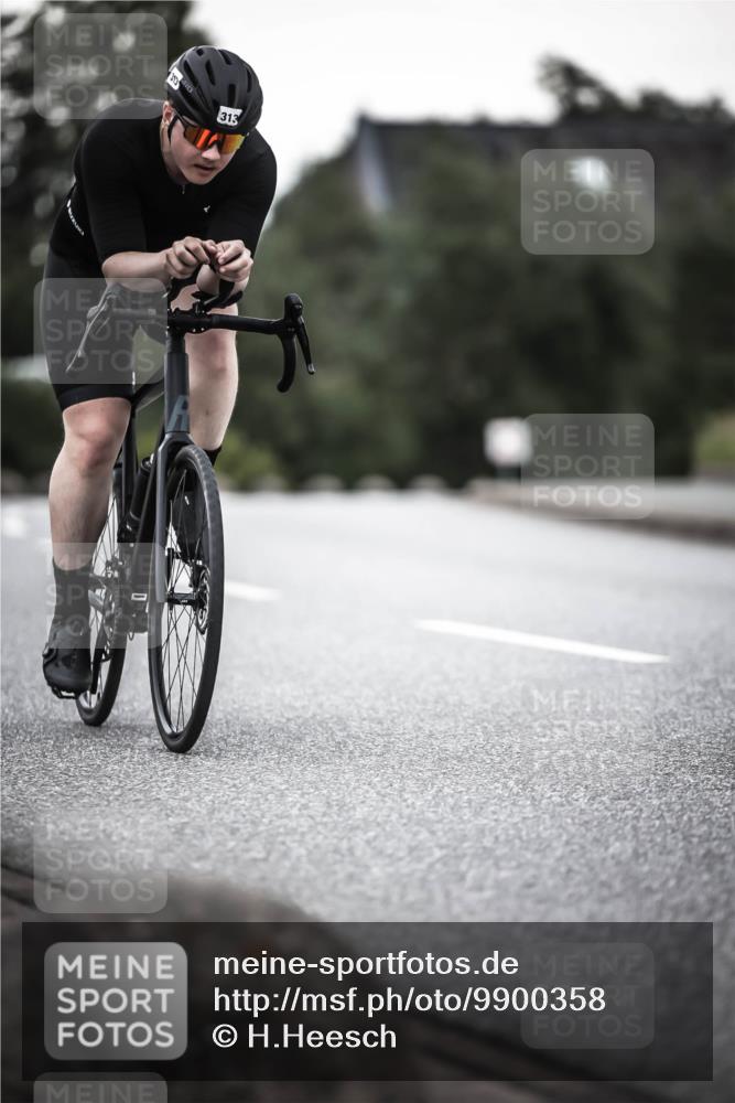 21.06.2026 - 29. Vierlanden-Triathlon H.Heesch http://msf.ph/oto/9900358 21.06.2026 10:09:06 Radfahren 313 meine-sportfotos.de