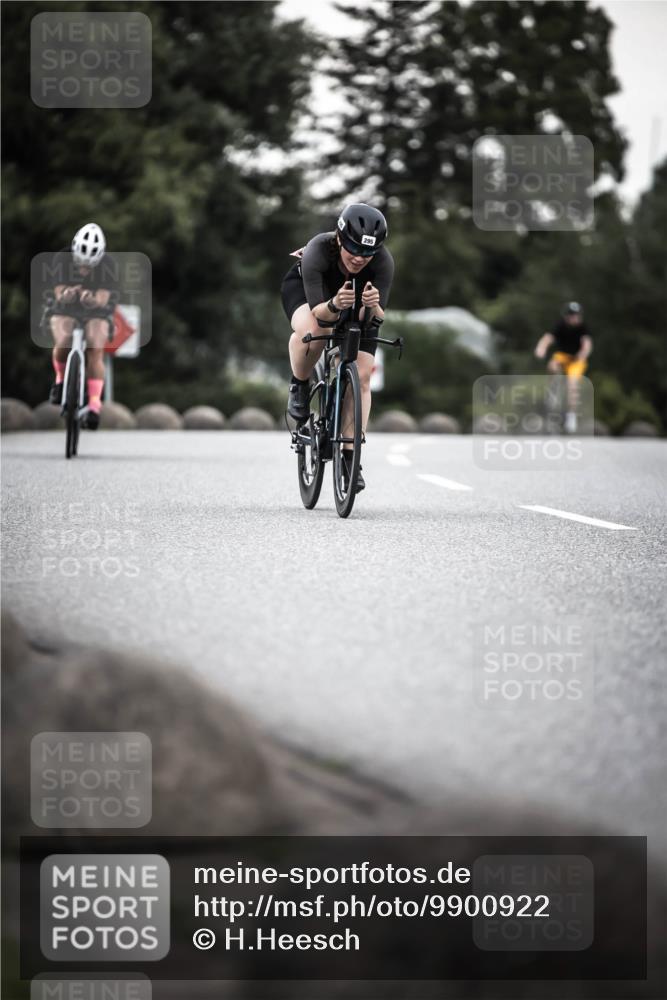21.06.2026 - 29. Vierlanden-Triathlon H.Heesch http://msf.ph/oto/9900922 21.06.2026 10:10:21 Radfahren 171, 230, 255, 295 meine-sportfotos.de