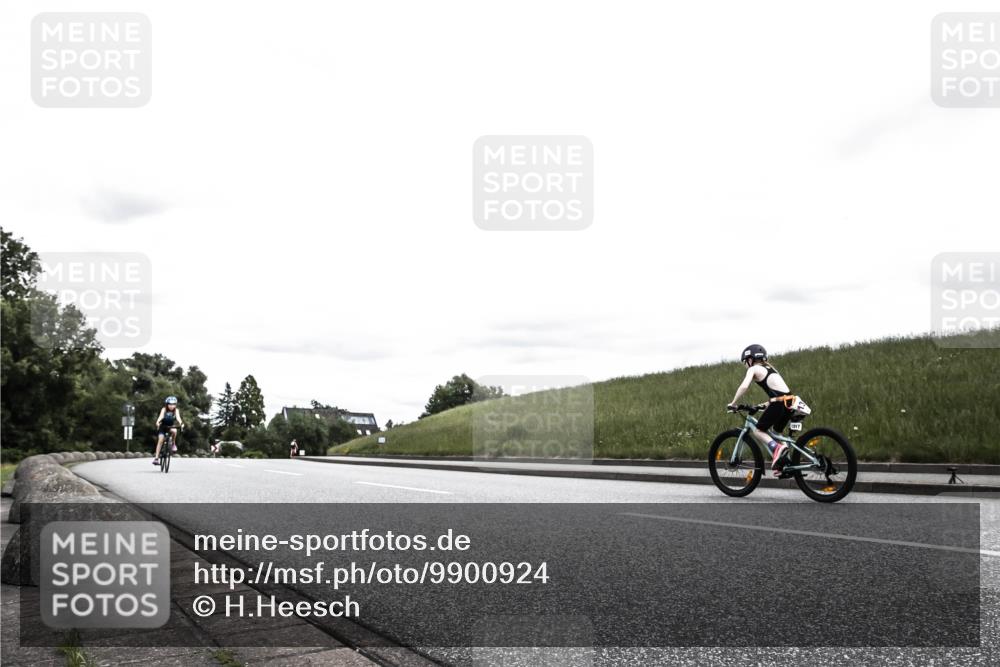 21.06.2026 - 29. Vierlanden-Triathlon H.Heesch http://msf.ph/oto/9900924 21.06.2026 14:58:47 Radfahren 1320, 1321 meine-sportfotos.de