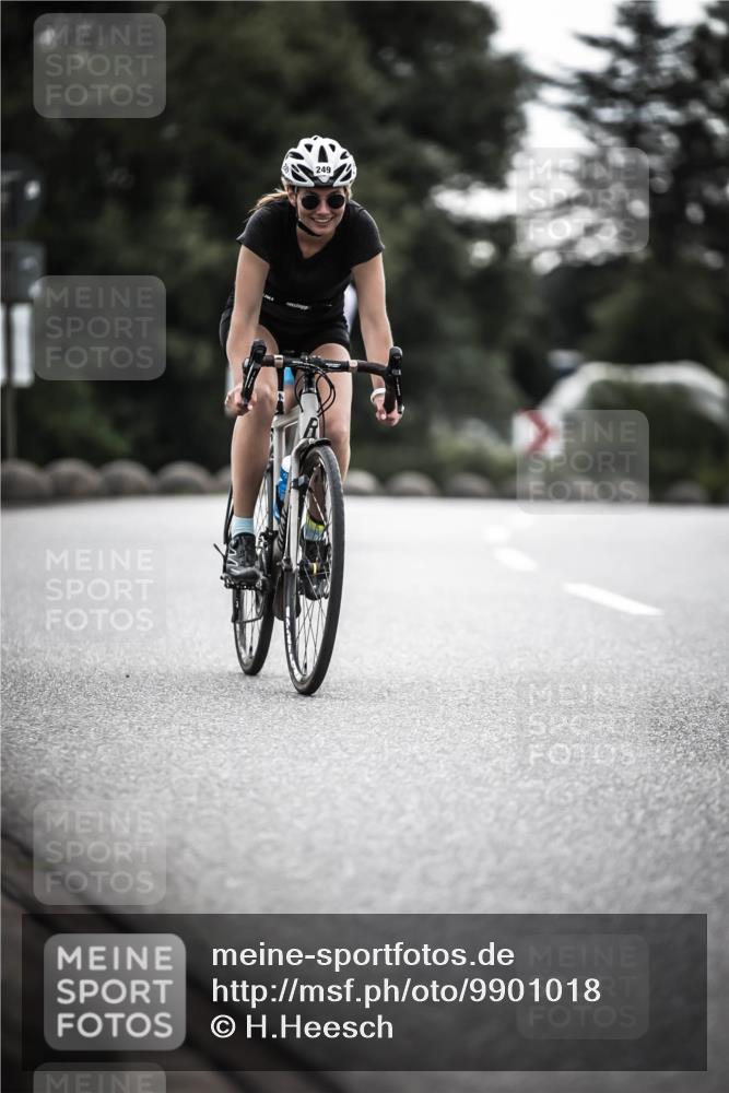 21.06.2026 - 29. Vierlanden-Triathlon H.Heesch http://msf.ph/oto/9901018 21.06.2026 09:29:41 Radfahren 186, 249 meine-sportfotos.de