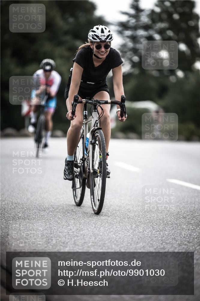 21.06.2026 - 29. Vierlanden-Triathlon H.Heesch http://msf.ph/oto/9901030 21.06.2026 09:29:41 Radfahren 186, 249 meine-sportfotos.de