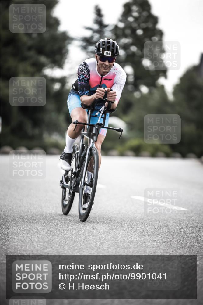 21.06.2026 - 29. Vierlanden-Triathlon H.Heesch http://msf.ph/oto/9901041 21.06.2026 09:29:42 Radfahren 186, 249, 281 meine-sportfotos.de