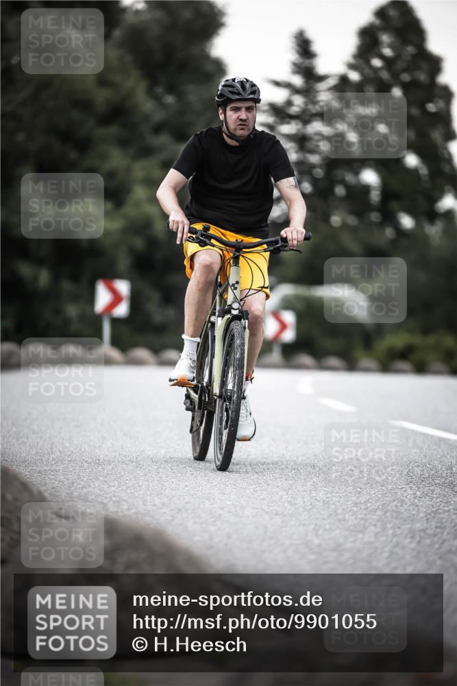 21.06.2026 - 29. Vierlanden-Triathlon H.Heesch http://msf.ph/oto/9901055 21.06.2026 10:10:30 Radfahren 3, 163, 230, 356 meine-sportfotos.de