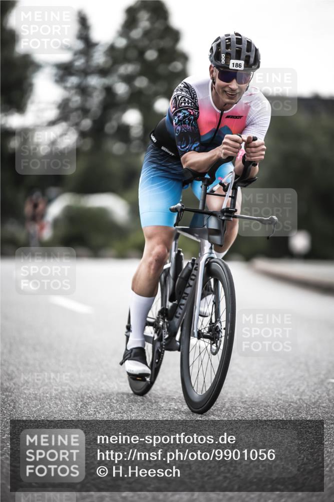 21.06.2026 - 29. Vierlanden-Triathlon H.Heesch http://msf.ph/oto/9901056 21.06.2026 09:29:43 Radfahren 186, 249, 281 meine-sportfotos.de