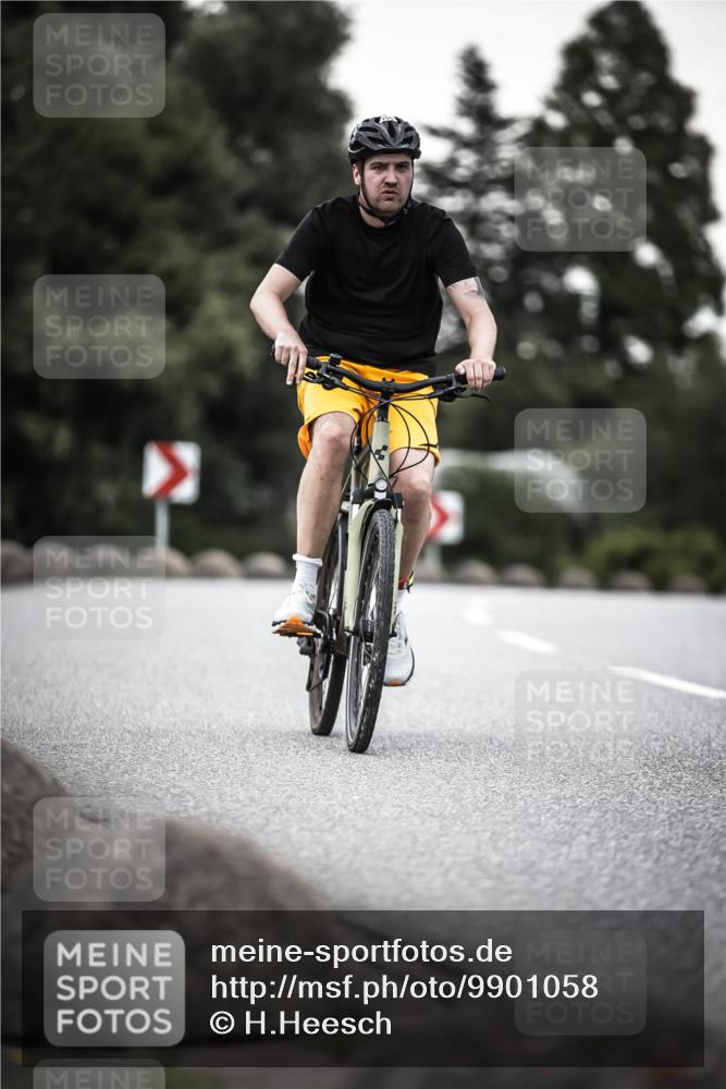 21.06.2026 - 29. Vierlanden-Triathlon H.Heesch http://msf.ph/oto/9901058 21.06.2026 10:10:30 Radfahren 3, 163, 230, 356 meine-sportfotos.de