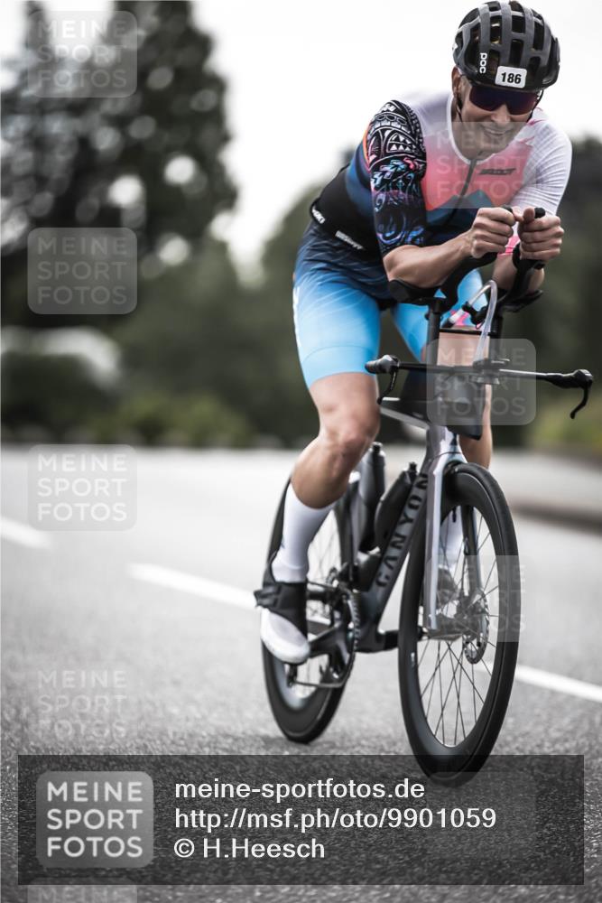 21.06.2026 - 29. Vierlanden-Triathlon H.Heesch http://msf.ph/oto/9901059 21.06.2026 09:29:43 Radfahren 186, 249, 281 meine-sportfotos.de