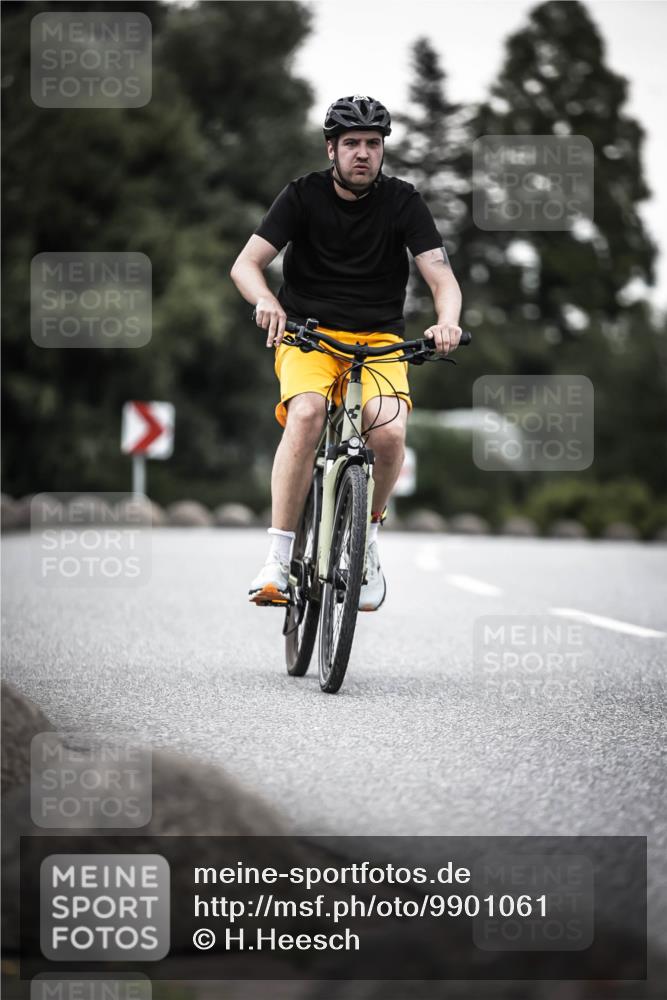 21.06.2026 - 29. Vierlanden-Triathlon H.Heesch http://msf.ph/oto/9901061 21.06.2026 10:10:30 Radfahren 3, 163, 230, 356 meine-sportfotos.de