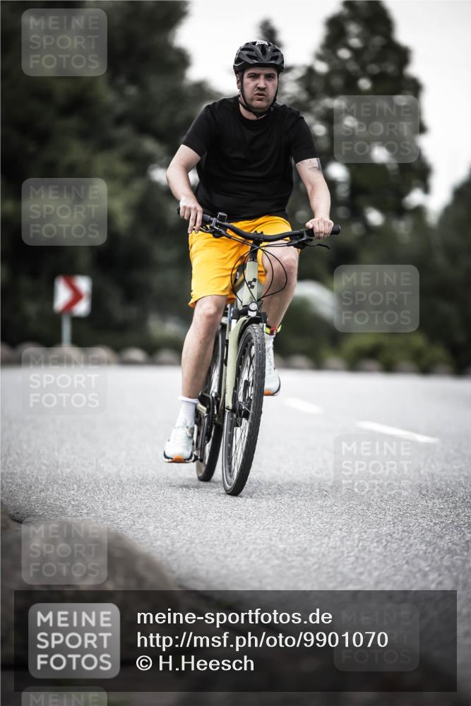21.06.2026 - 29. Vierlanden-Triathlon H.Heesch http://msf.ph/oto/9901070 21.06.2026 10:10:30 Radfahren 3, 163, 230, 356 meine-sportfotos.de