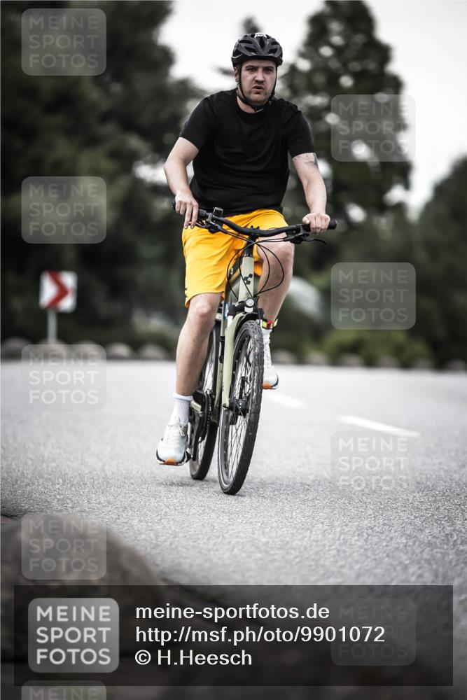 21.06.2026 - 29. Vierlanden-Triathlon H.Heesch http://msf.ph/oto/9901072 21.06.2026 10:10:30 Radfahren 3, 163, 230, 356 meine-sportfotos.de