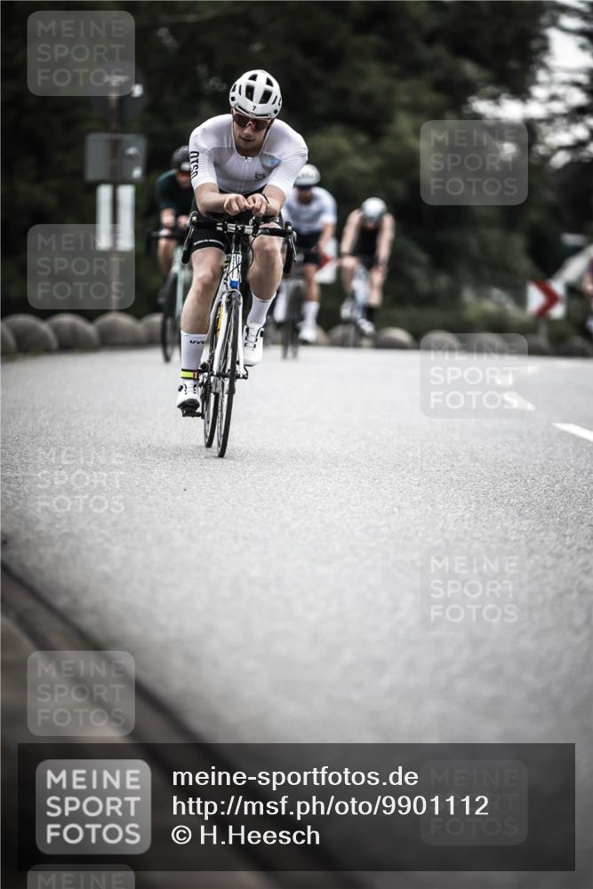 21.06.2026 - 29. Vierlanden-Triathlon H.Heesch http://msf.ph/oto/9901112 21.06.2026 09:29:57 Radfahren 7, 38, 59, 67, 82, 88, 100, 109, 163, 276 meine-sportfotos.de