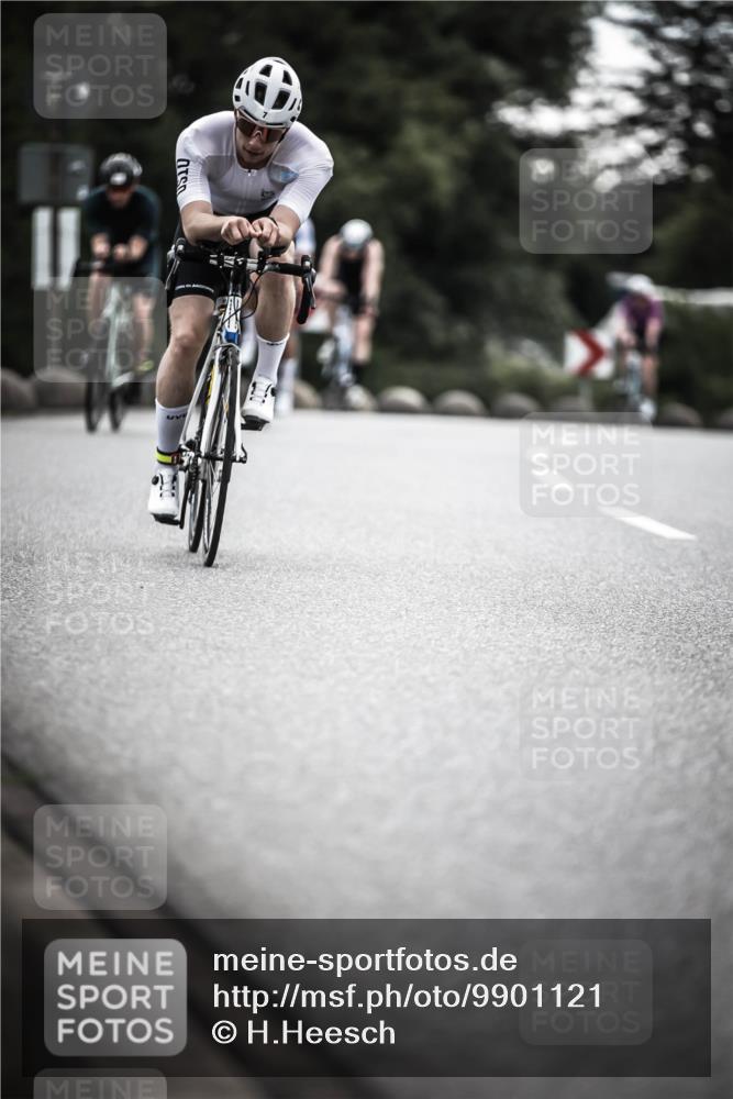21.06.2026 - 29. Vierlanden-Triathlon H.Heesch http://msf.ph/oto/9901121 21.06.2026 09:29:57 Radfahren 7, 38, 59, 67, 82, 88, 100, 109, 163, 276 meine-sportfotos.de