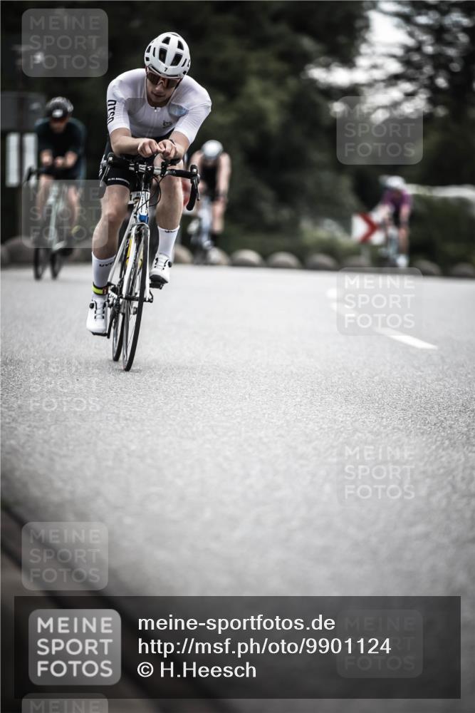 21.06.2026 - 29. Vierlanden-Triathlon H.Heesch http://msf.ph/oto/9901124 21.06.2026 09:29:57 Radfahren 7, 38, 59, 67, 82, 88, 100, 109, 163, 276 meine-sportfotos.de