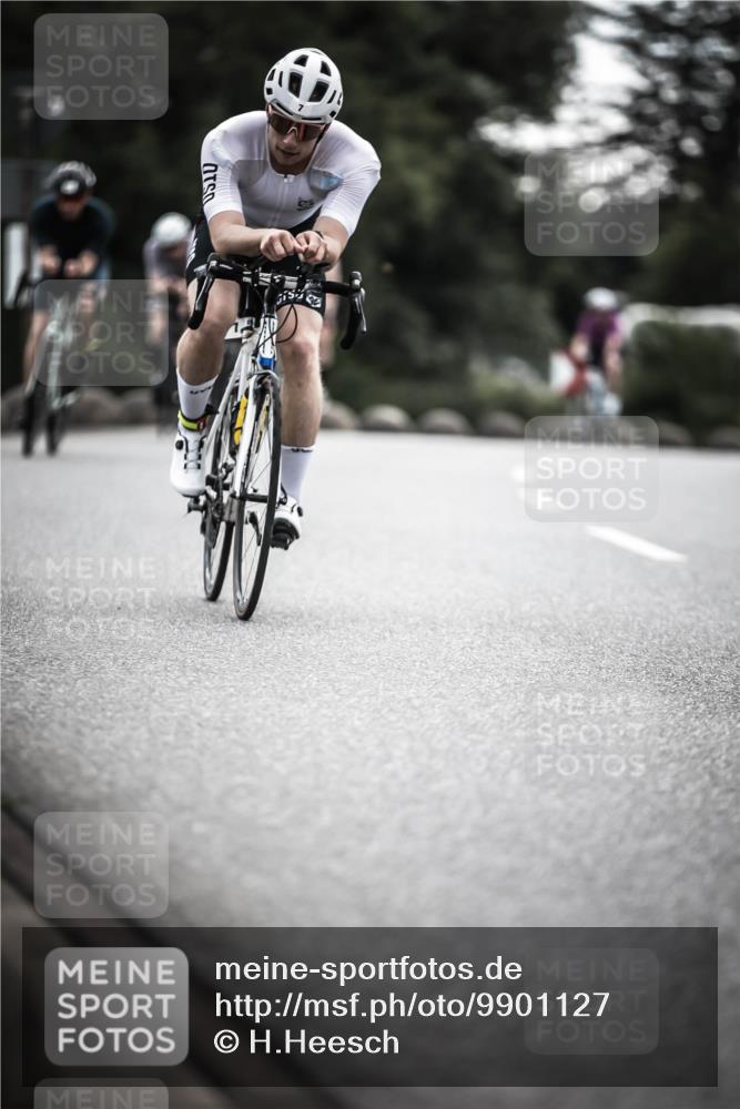 21.06.2026 - 29. Vierlanden-Triathlon H.Heesch http://msf.ph/oto/9901127 21.06.2026 09:29:57 Radfahren 7, 38, 59, 67, 82, 88, 100, 109, 163, 276 meine-sportfotos.de