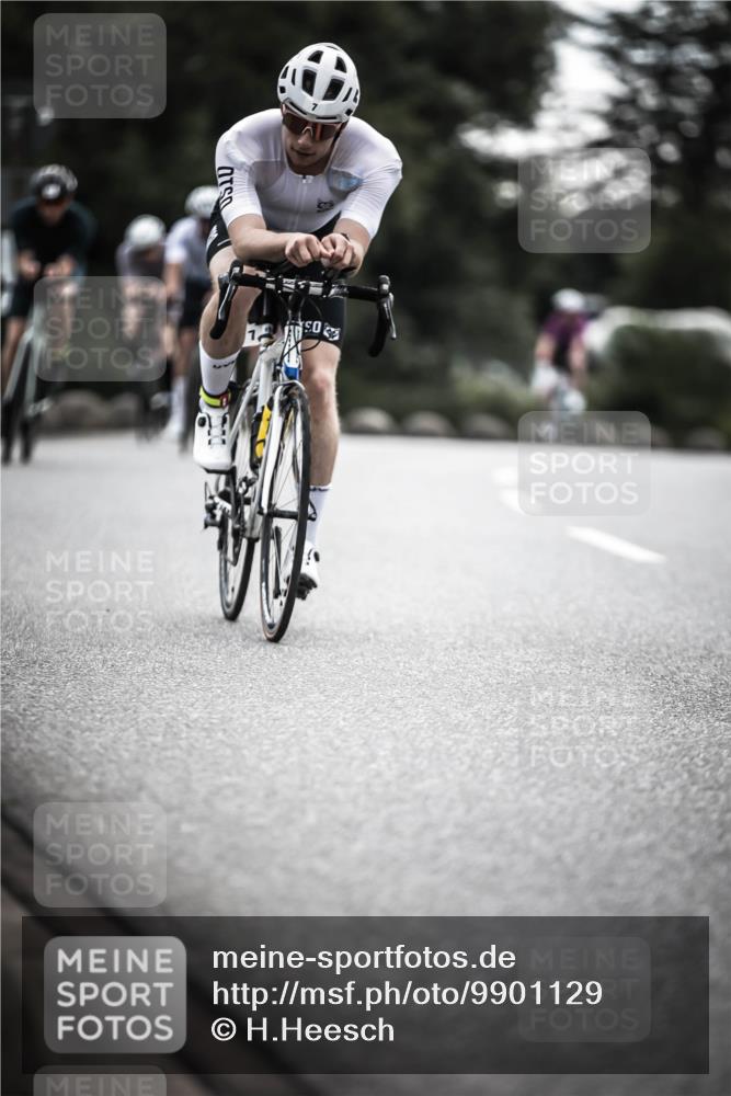 21.06.2026 - 29. Vierlanden-Triathlon H.Heesch http://msf.ph/oto/9901129 21.06.2026 09:29:58 Radfahren 7, 38, 59, 67, 82, 88, 100, 109, 163, 276 meine-sportfotos.de