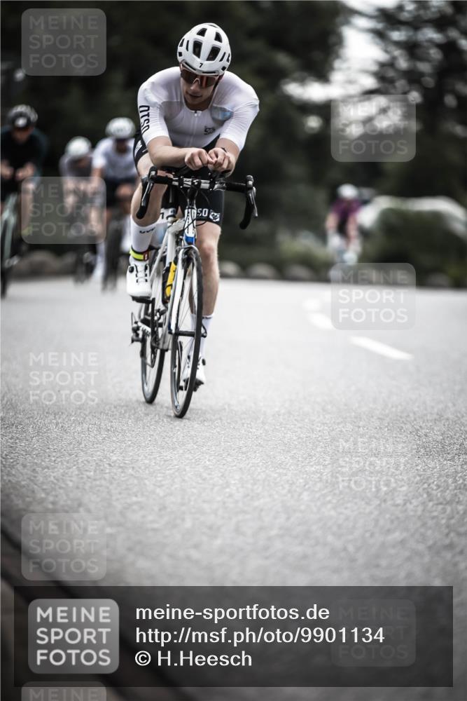 21.06.2026 - 29. Vierlanden-Triathlon H.Heesch http://msf.ph/oto/9901134 21.06.2026 09:29:58 Radfahren 7, 38, 59, 67, 82, 88, 100, 109, 163, 276 meine-sportfotos.de