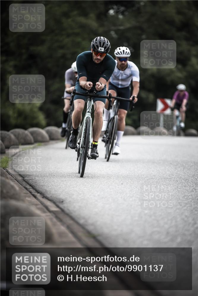 21.06.2026 - 29. Vierlanden-Triathlon H.Heesch http://msf.ph/oto/9901137 21.06.2026 09:29:59 Radfahren 7, 38, 59, 67, 82, 88, 100, 109, 163, 276 meine-sportfotos.de