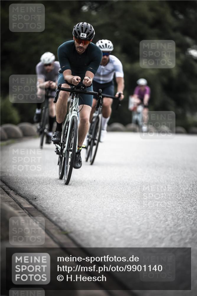 21.06.2026 - 29. Vierlanden-Triathlon H.Heesch http://msf.ph/oto/9901140 21.06.2026 09:29:59 Radfahren 7, 38, 59, 67, 82, 88, 100, 109, 163, 276 meine-sportfotos.de