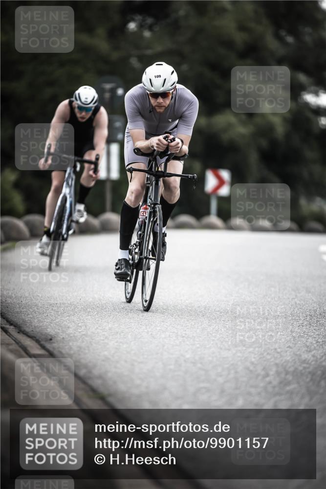 21.06.2026 - 29. Vierlanden-Triathlon H.Heesch http://msf.ph/oto/9901157 21.06.2026 09:30:01 Radfahren 7, 38, 59, 67, 82, 100, 109, 163, 232, 276 meine-sportfotos.de