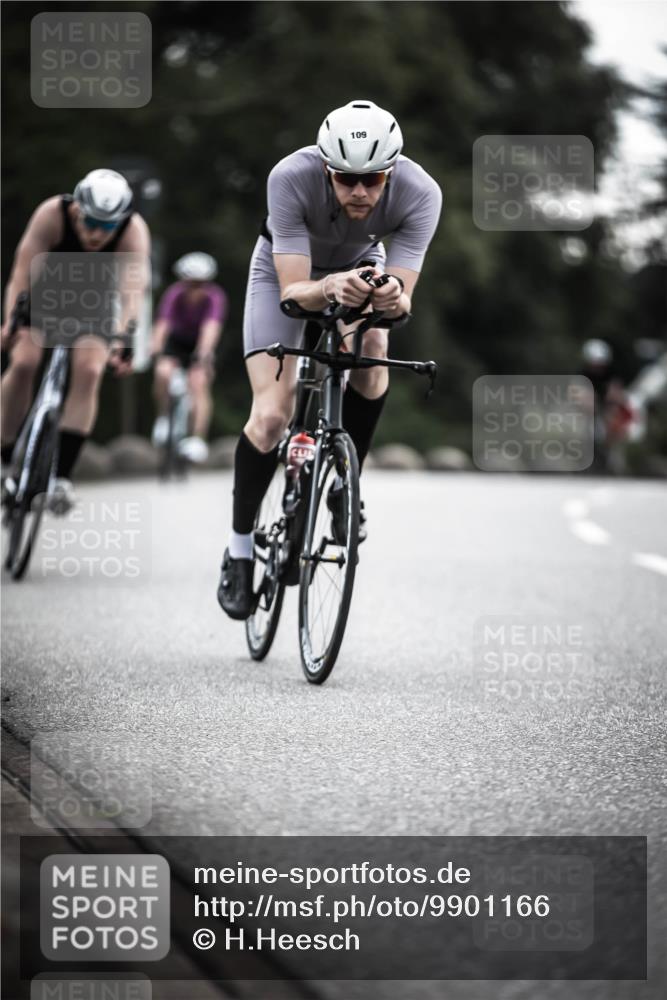 21.06.2026 - 29. Vierlanden-Triathlon H.Heesch http://msf.ph/oto/9901166 21.06.2026 09:30:01 Radfahren 7, 38, 59, 67, 82, 100, 109, 163, 232, 276 meine-sportfotos.de