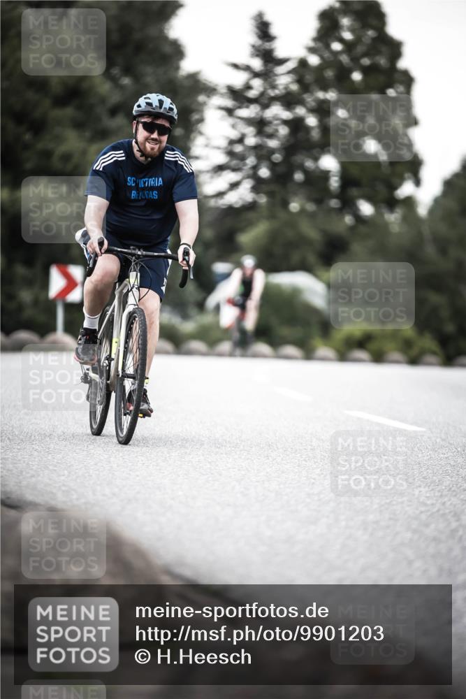 21.06.2026 - 29. Vierlanden-Triathlon H.Heesch http://msf.ph/oto/9901203 21.06.2026 10:11:19 Radfahren 325, 338 meine-sportfotos.de