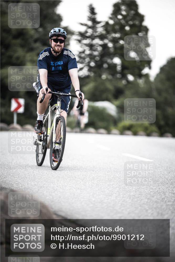 21.06.2026 - 29. Vierlanden-Triathlon H.Heesch http://msf.ph/oto/9901212 21.06.2026 10:11:19 Radfahren 325, 338 meine-sportfotos.de
