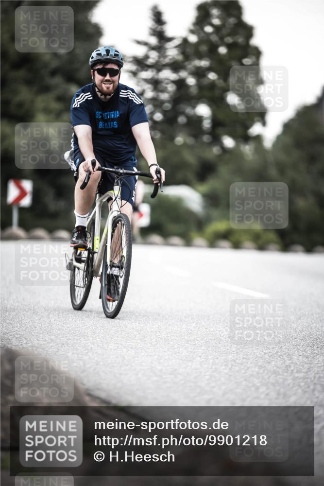 21.06.2026 - 29. Vierlanden-Triathlon H.Heesch http://msf.ph/oto/9901218 21.06.2026 10:11:19 Radfahren 325, 338 meine-sportfotos.de