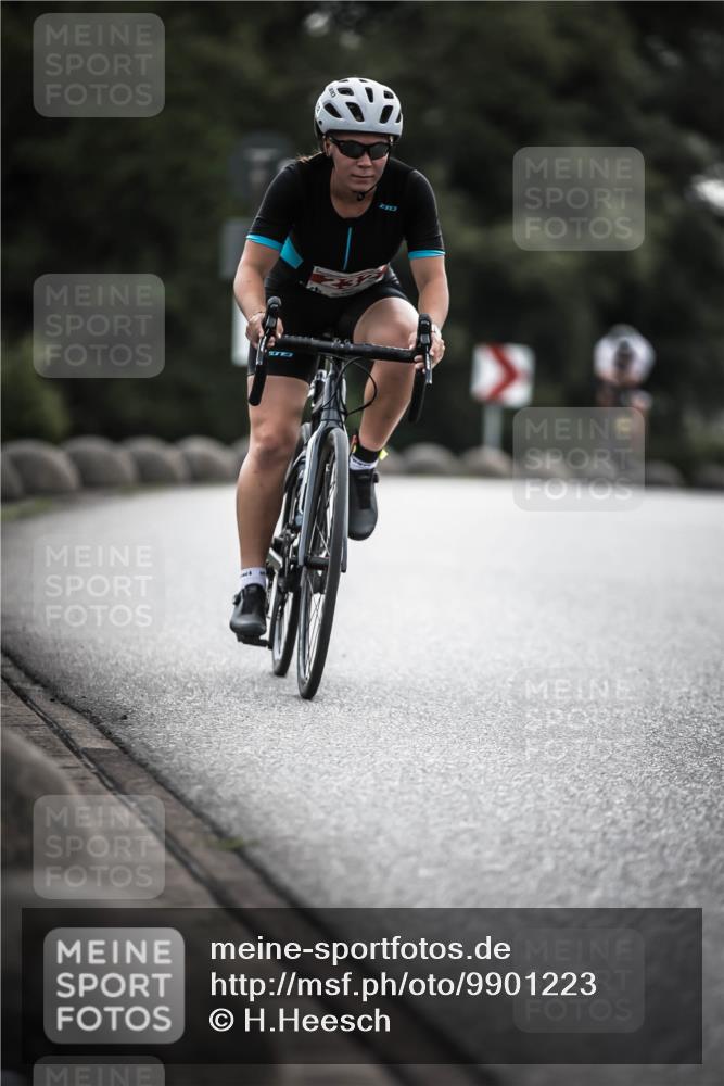 21.06.2026 - 29. Vierlanden-Triathlon H.Heesch http://msf.ph/oto/9901223 21.06.2026 09:30:07 Radfahren 59, 119, 163, 174, 232, 276 meine-sportfotos.de