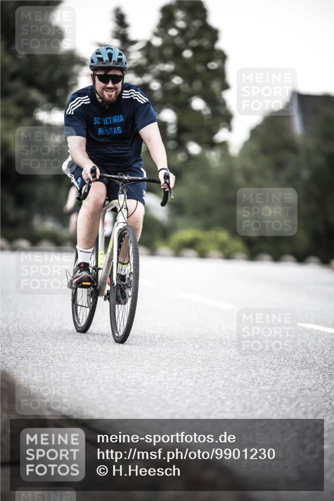 21.06.2026 - 29. Vierlanden-Triathlon H.Heesch http://msf.ph/oto/9901230 21.06.2026 10:11:19 Radfahren 325, 338 meine-sportfotos.de