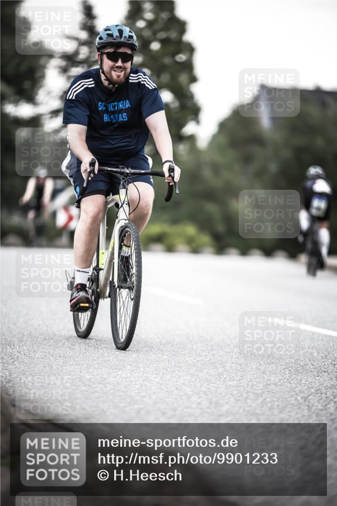 21.06.2026 - 29. Vierlanden-Triathlon H.Heesch http://msf.ph/oto/9901233 21.06.2026 10:11:19 Radfahren 325, 338 meine-sportfotos.de