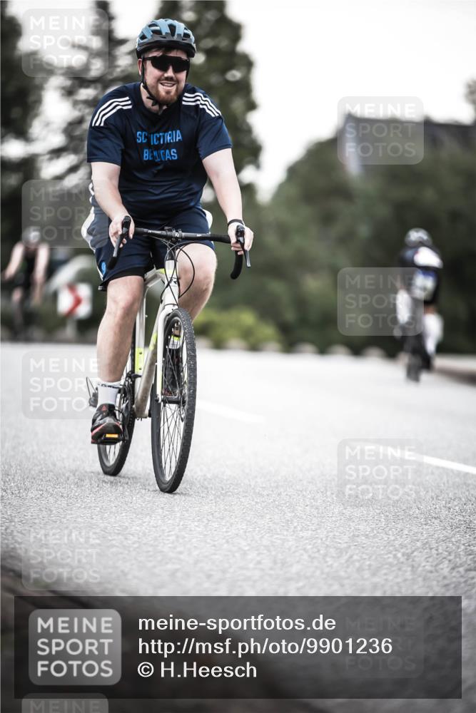 21.06.2026 - 29. Vierlanden-Triathlon H.Heesch http://msf.ph/oto/9901236 21.06.2026 10:11:19 Radfahren 325, 338 meine-sportfotos.de