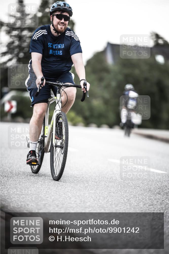 21.06.2026 - 29. Vierlanden-Triathlon H.Heesch http://msf.ph/oto/9901242 21.06.2026 10:11:20 Radfahren 296, 325, 338 meine-sportfotos.de