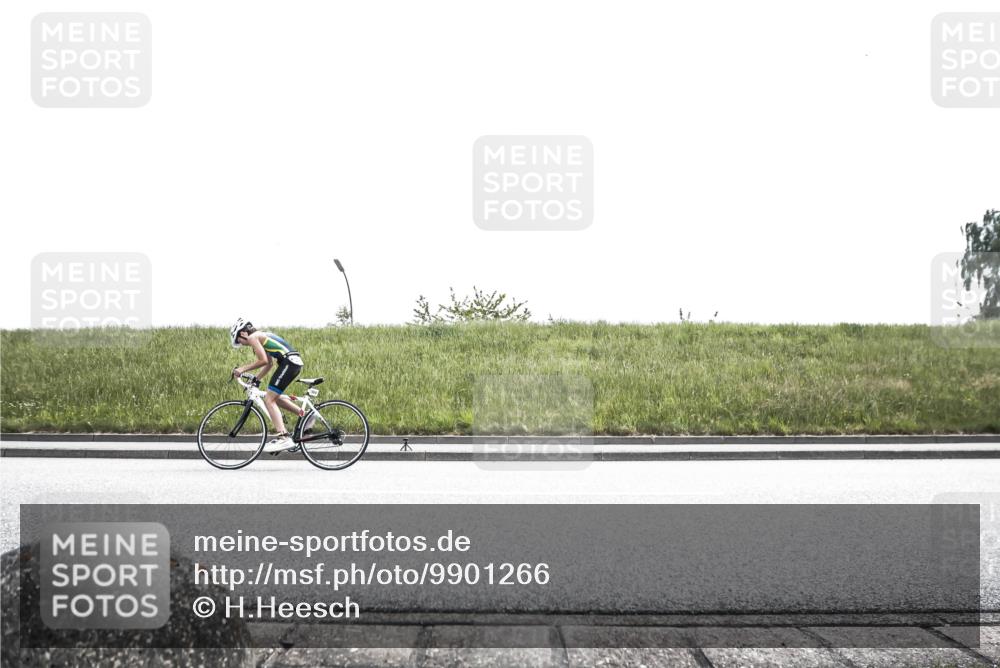 21.06.2026 - 29. Vierlanden-Triathlon H.Heesch http://msf.ph/oto/9901266 21.06.2026 14:56:23 Radfahren 1296, 1299, 1300, 1312, 1328, 1330, 1333 meine-sportfotos.de