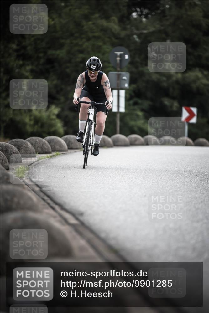 21.06.2026 - 29. Vierlanden-Triathlon H.Heesch http://msf.ph/oto/9901285 21.06.2026 09:30:22 Radfahren 80, 118, 133, 246 meine-sportfotos.de