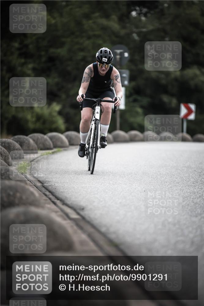21.06.2026 - 29. Vierlanden-Triathlon H.Heesch http://msf.ph/oto/9901291 21.06.2026 09:30:23 Radfahren 80, 133, 246 meine-sportfotos.de