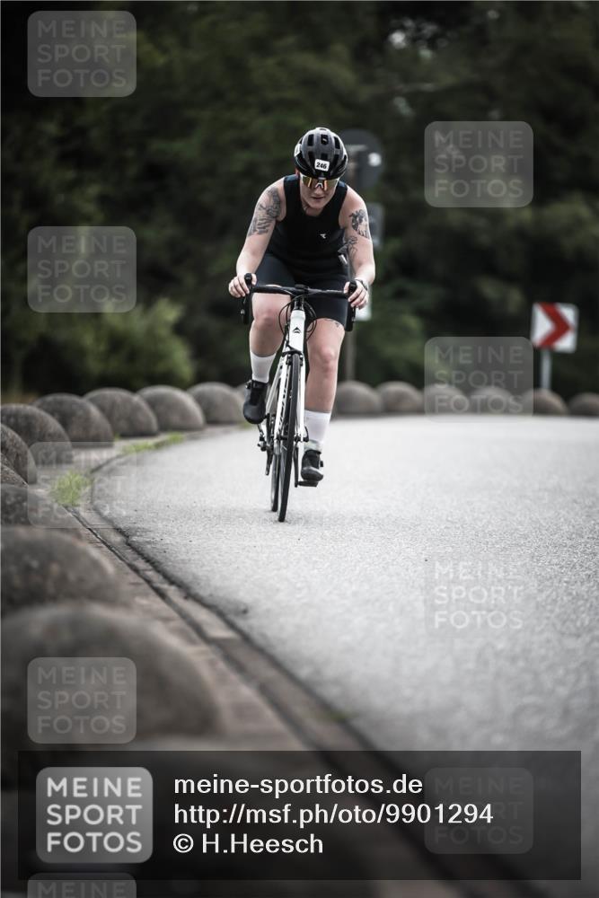 21.06.2026 - 29. Vierlanden-Triathlon H.Heesch http://msf.ph/oto/9901294 21.06.2026 09:30:23 Radfahren 80, 133, 246 meine-sportfotos.de