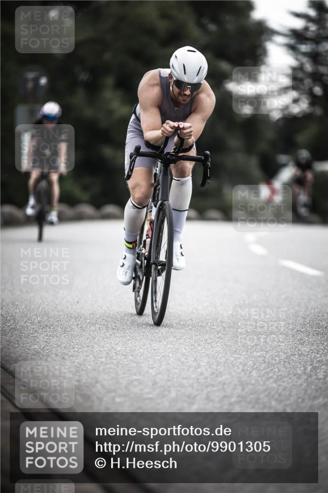 21.06.2026 - 29. Vierlanden-Triathlon H.Heesch http://msf.ph/oto/9901305 21.06.2026 09:30:34 Radfahren 35, 147, 159, 225, 248, 295 meine-sportfotos.de