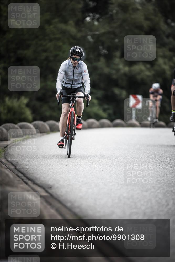 21.06.2026 - 29. Vierlanden-Triathlon H.Heesch http://msf.ph/oto/9901308 21.06.2026 09:30:37 Radfahren 35, 147, 159, 225, 248 meine-sportfotos.de