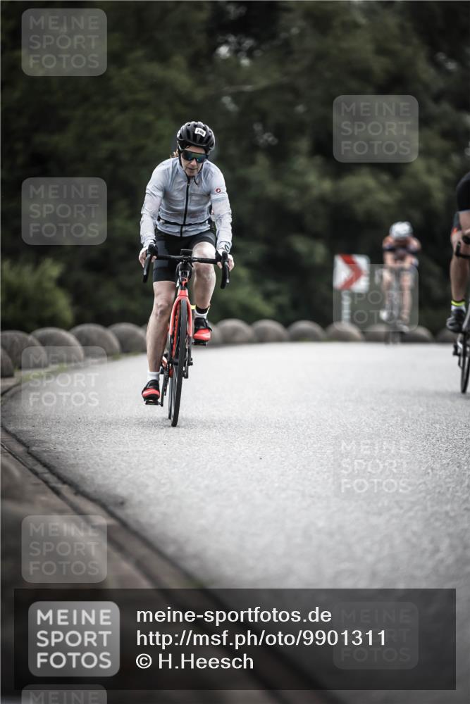 21.06.2026 - 29. Vierlanden-Triathlon H.Heesch http://msf.ph/oto/9901311 21.06.2026 09:30:37 Radfahren 35, 147, 159, 225, 248 meine-sportfotos.de