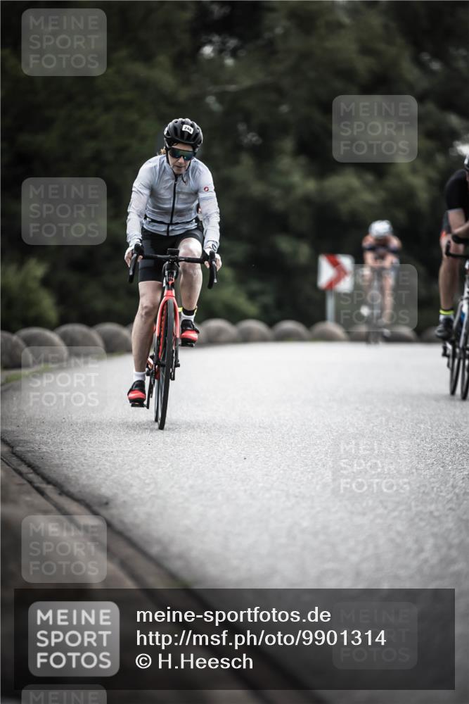 21.06.2026 - 29. Vierlanden-Triathlon H.Heesch http://msf.ph/oto/9901314 21.06.2026 09:30:37 Radfahren 35, 147, 159, 225, 248 meine-sportfotos.de