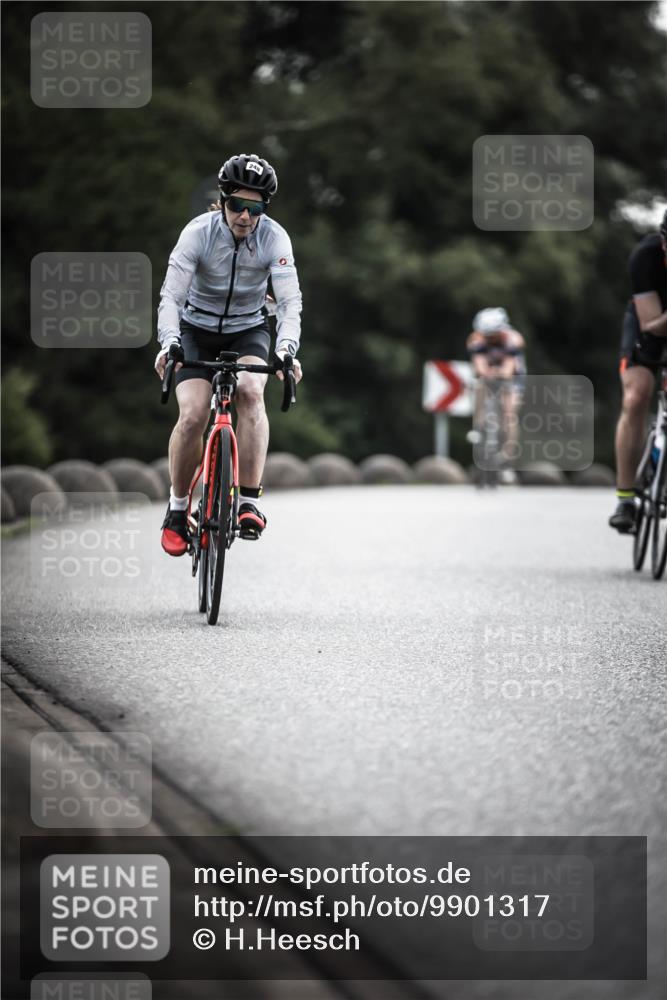 21.06.2026 - 29. Vierlanden-Triathlon H.Heesch http://msf.ph/oto/9901317 21.06.2026 09:30:37 Radfahren 35, 147, 159, 225, 248 meine-sportfotos.de
