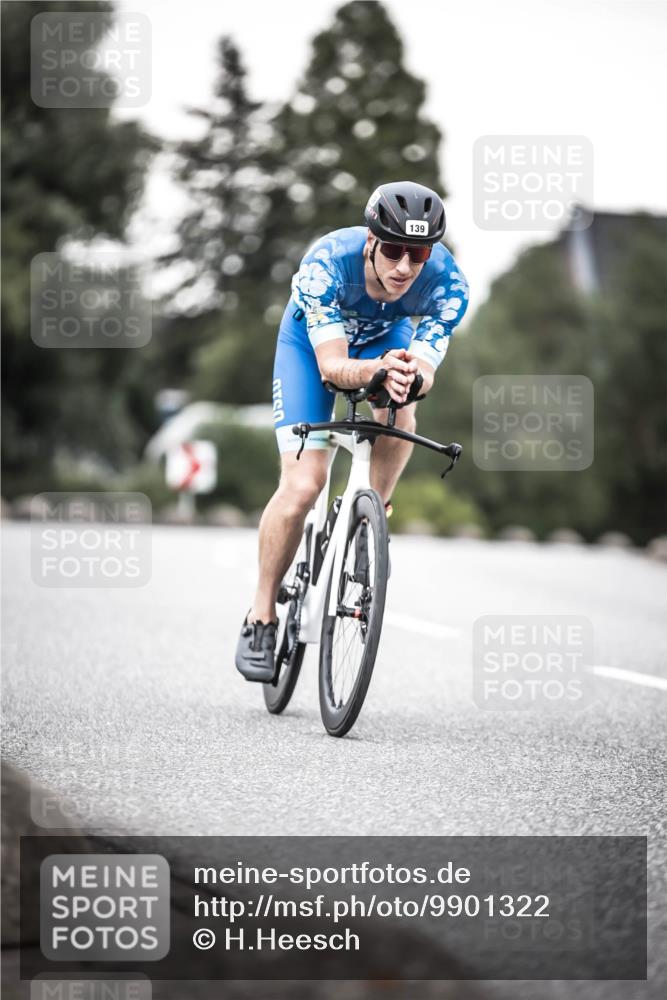 21.06.2026 - 29. Vierlanden-Triathlon H.Heesch http://msf.ph/oto/9901322 21.06.2026 10:11:29 Radfahren 139, 198, 296, 338 meine-sportfotos.de
