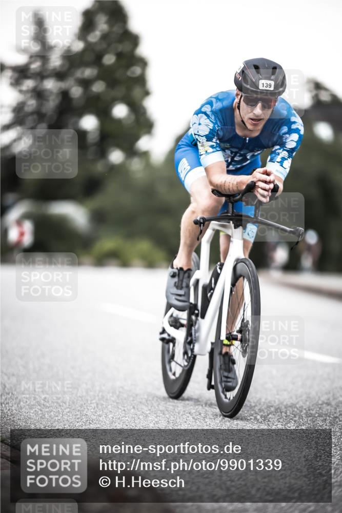 21.06.2026 - 29. Vierlanden-Triathlon H.Heesch http://msf.ph/oto/9901339 21.06.2026 10:11:29 Radfahren 139, 198, 296, 338 meine-sportfotos.de