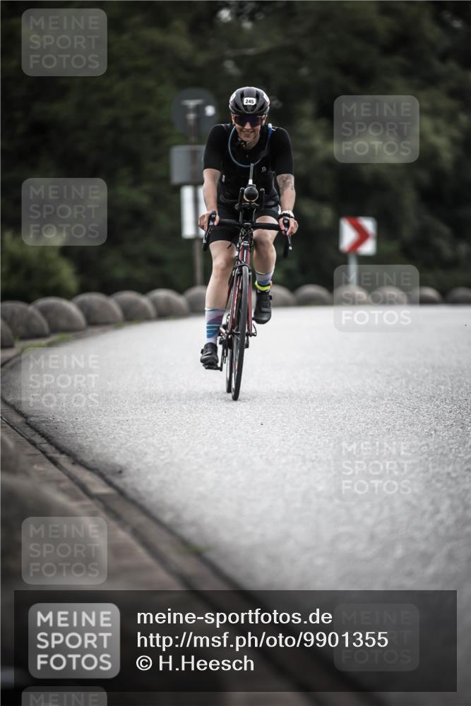 21.06.2026 - 29. Vierlanden-Triathlon H.Heesch http://msf.ph/oto/9901355 21.06.2026 09:31:06 Radfahren 2, 115, 124, 167, 245 meine-sportfotos.de