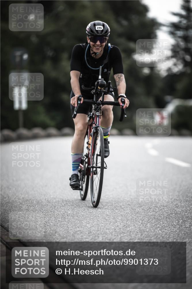21.06.2026 - 29. Vierlanden-Triathlon H.Heesch http://msf.ph/oto/9901373 21.06.2026 09:31:07 Radfahren 2, 115, 124, 167, 245 meine-sportfotos.de