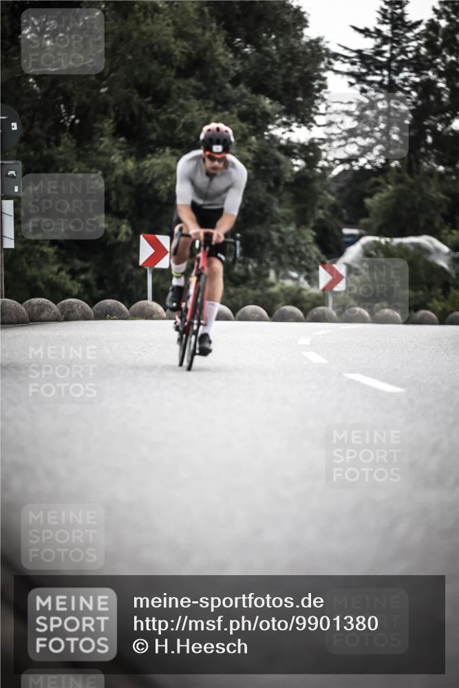 21.06.2026 - 29. Vierlanden-Triathlon H.Heesch http://msf.ph/oto/9901380 21.06.2026 09:31:18 Radfahren 34, 104 meine-sportfotos.de