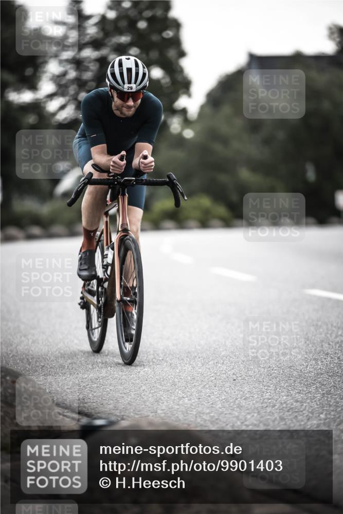 21.06.2026 - 29. Vierlanden-Triathlon H.Heesch http://msf.ph/oto/9901403 21.06.2026 09:31:57 Radfahren 29, 50, 126 meine-sportfotos.de